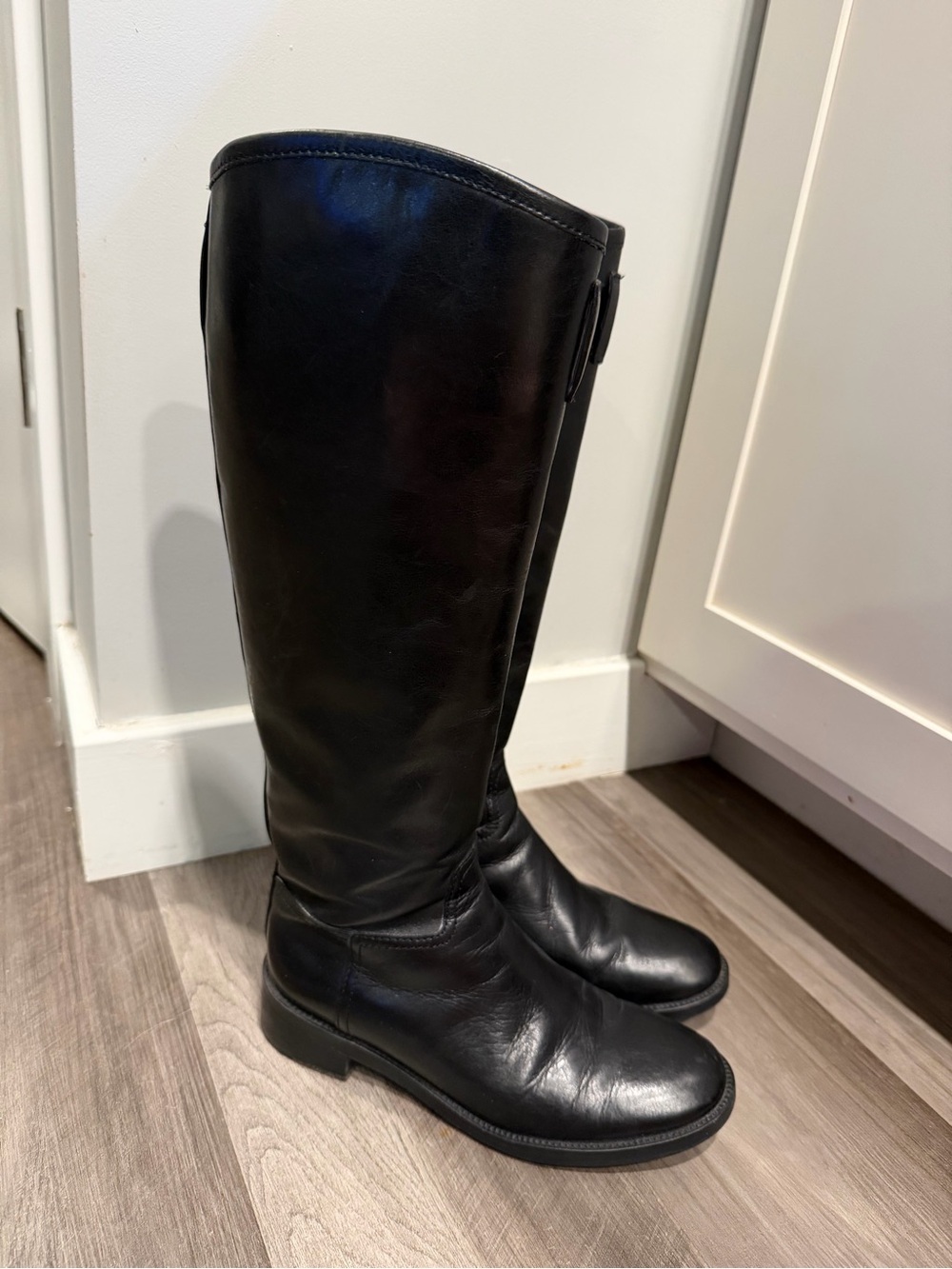 Tory Burch Black Leather Riding Boots Size 7 M 
S/N: 32149367 78 E 14 55 7M